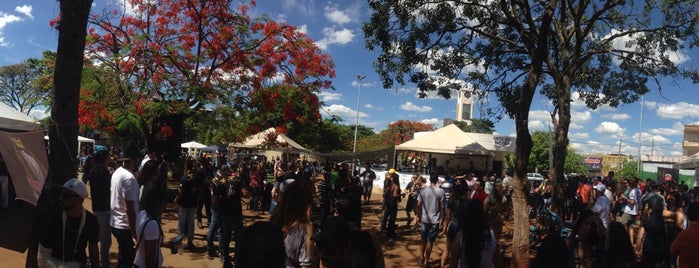 Praça Doutor Jorge Frange is one of Orte, die Henrique gefallen.