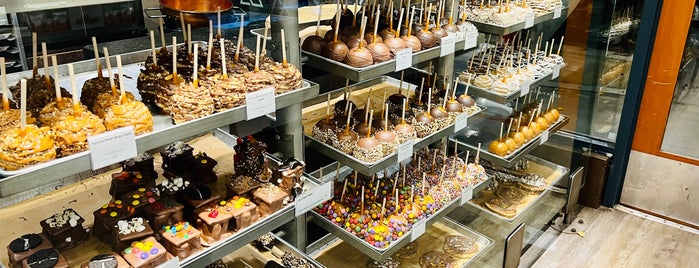 Rocky Mountain Chocolate Factory is one of Posti che sono piaciuti a Dan.