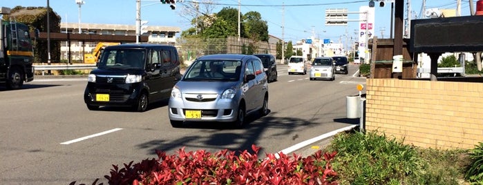 前田交番前交差点 is one of 愛媛県東予地方の交差点.