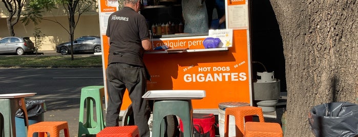 Los Perrines is one of Street food.