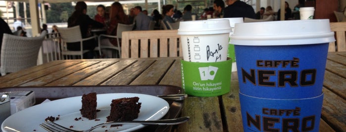 Starbucks is one of Tempat yang Disukai Beytullah.