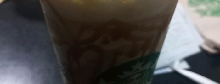 Starbucks is one of Lugares favoritos.