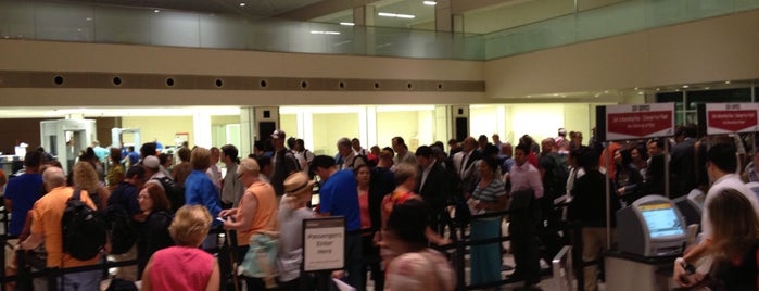 TSA Security Checkpoint is one of Locais curtidos por Adam.