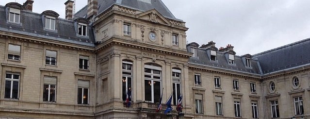 Mairie du 15e arrondissement is one of Le centenaire de la Guerre 14-18 à Paris.