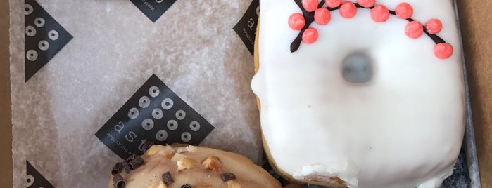Astro Doughnuts & Fried Chicken is one of Posti che sono piaciuti a Rachel.