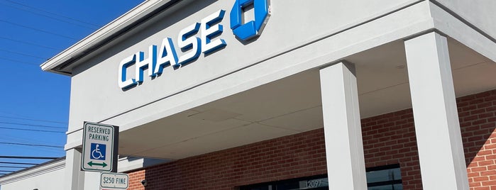 Chase Bank is one of สถานที่ที่ Dante ถูกใจ.