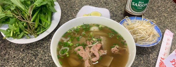 Phở Quỳnh is one of Lugares favoritos de Laura.