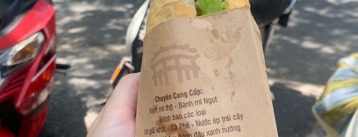Bánh Mì Phượng is one of Locais curtidos por Laura.