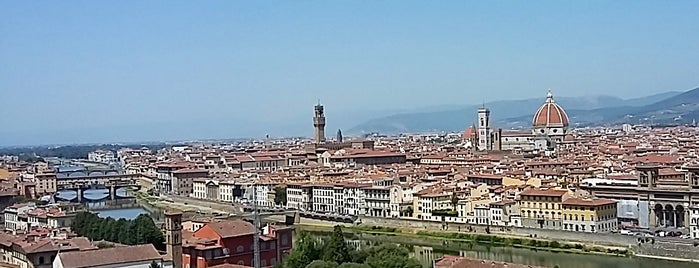 Piazzale Michelangelo is one of สถานที่ที่ Sophie ถูกใจ.