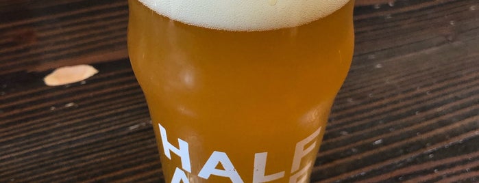 Half Acre Beer Company is one of สถานที่ที่ Chris ถูกใจ.