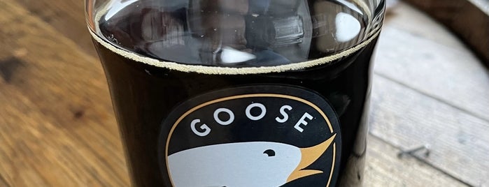 Goose Island Beer Co. is one of Tempat yang Disukai Chris.