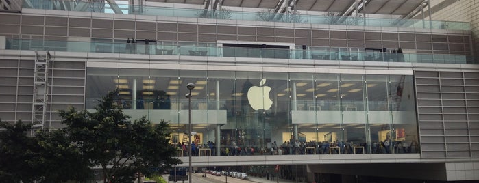 Apple ifc mall is one of Lugares favoritos de Christopher.