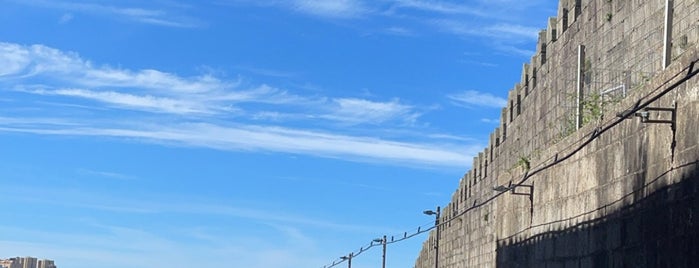 Funicular dos Guindais is one of Список местного Порту.