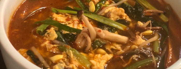 韓国家庭料理 ソウルの家 is one of Asian food.