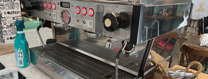 Morning Glory Coffee & Brunch is one of Zina'nın Beğendiği Mekanlar.