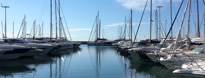 Port de Golfe-Juan is one of Lugares favoritos de Ksenia.