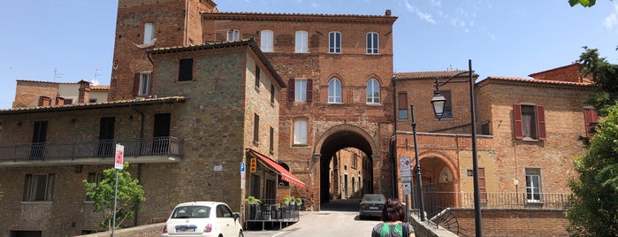 Torrita Di Siena is one of Montalcino e Montepulciano.