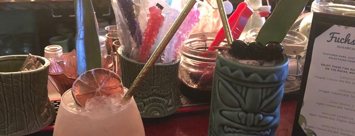 Fuchsia Tiki Bar is one of Carlyさんの保存済みスポット.