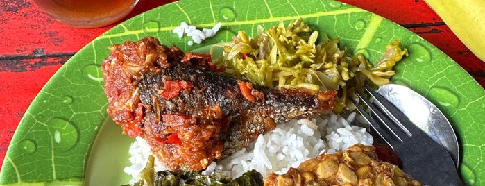 Warung Makan Prasmanan Flamboyan is one of kuliner.
