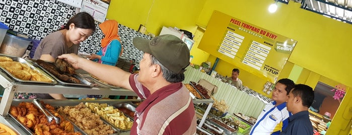 Pecel Tumpang Bu Beny is one of Makan Kediri.