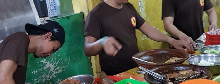 Nasi Tempe Penyet C-ho is one of Surabaya.