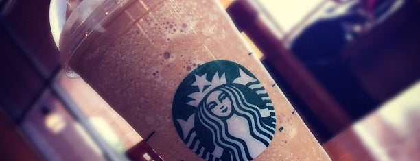 Starbucks is one of Lugares favoritos de Angie.