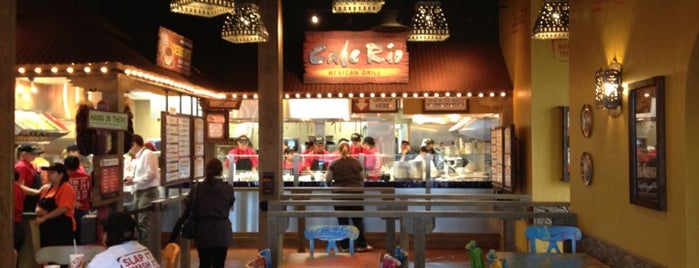 Cafe Rio Mexican Grill is one of สถานที่ที่ Joe ถูกใจ.