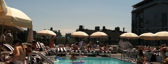 Soho House Rooftop is one of lounges and Clubs in NYC.