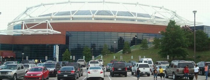 Crown Coliseum is one of Lugares favoritos de Joe.