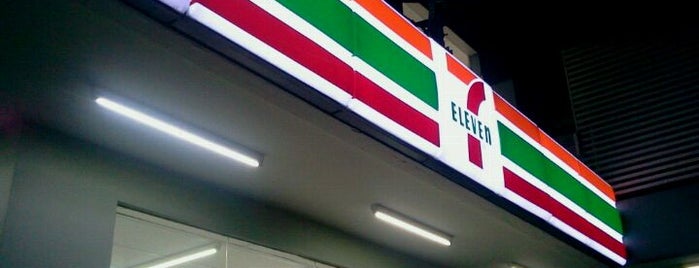 7-Eleven is one of Elnofianさんのお気に入りスポット.