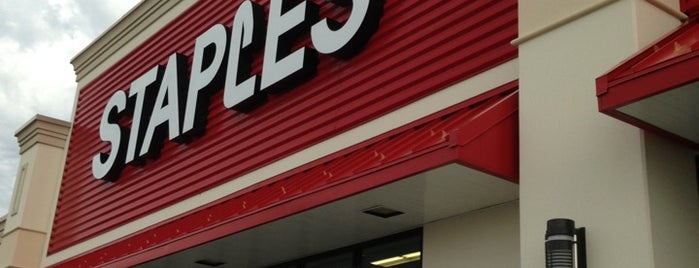 Staples is one of Ellenさんのお気に入りスポット.