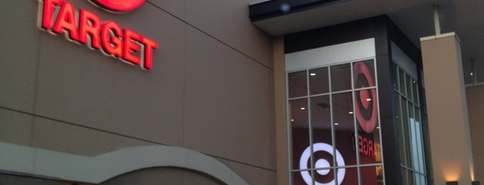Target is one of Lugares favoritos de Joey.