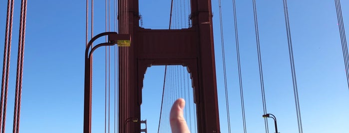 Ponte Golden Gate is one of Locais curtidos por Ilya.