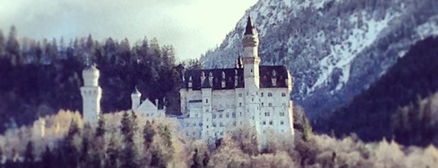 Neuschwanstein Castle is one of Bucket List.