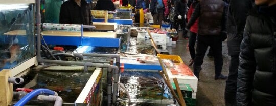 Noryanjin Fish Market is one of Fav Places: Snack, Streetfood and Local.