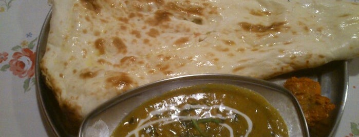 インド料理 ウッタムカレー is one of valensia'nın Kaydettiği Mekanlar.