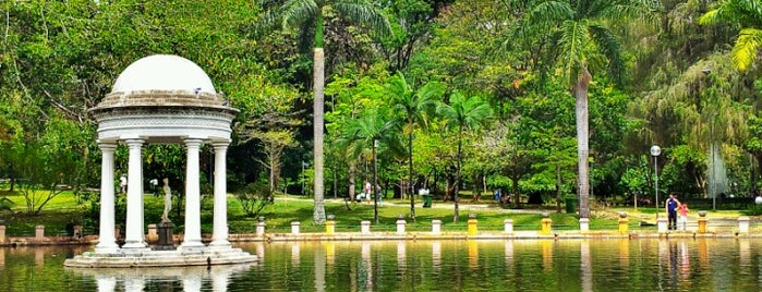 Parque Municipal Américo Renné Giannetti is one of Bruna 님이 저장한 장소.