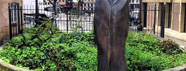 Béla Bartók is one of Statues de Bruxelles / Standbeelden van Brussel.