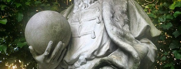 Les Dix Grands Hommes du 16ème Siècle is one of Statues de Bruxelles / Standbeelden van Brussel.
