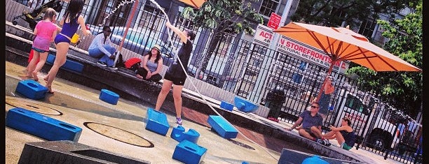 Imagination Playground at Burling Slip is one of Posti che sono piaciuti a Tinashe.