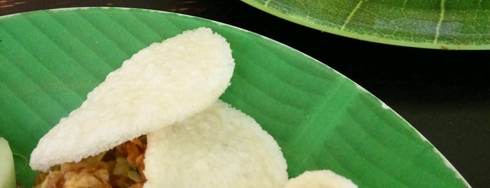 Ayam Penyet & Ari Bakso is one of Medan Culinary World.