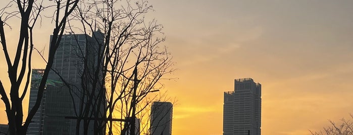 Yangshupu Road Metro Station is one of Metro Shanghai.