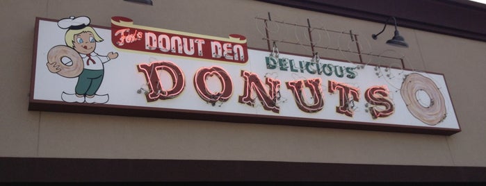 Donut Den is one of สถานที่ที่บันทึกไว้ของ Eric.