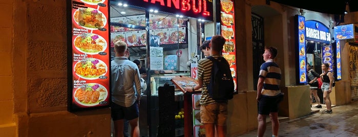 Istanbul is one of สถานที่ที่ Arzu ถูกใจ.