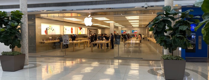 Apple Oakridge Centre is one of Vancouver, BC.