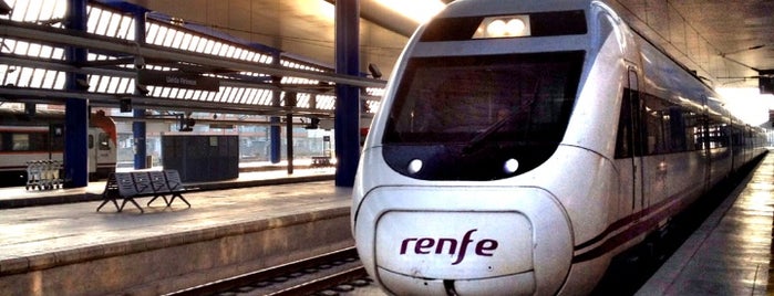 RENFE Estació Lleida - Pirineus is one of Tempat yang Disukai Oscar.