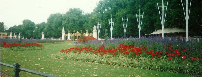 Buckingham Palace Garden is one of London.