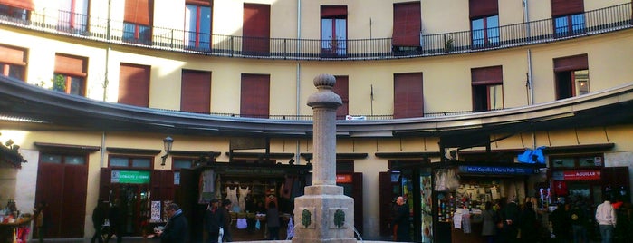 Plaça Redona is one of Guía del turista.