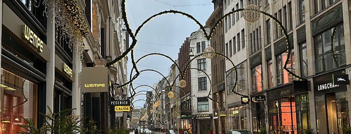 Neuer Wall is one of Hamburg attractions.