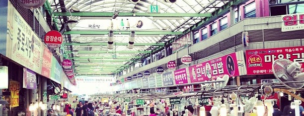 Gwangjang Market is one of Seoul Got Soul: To Do List.